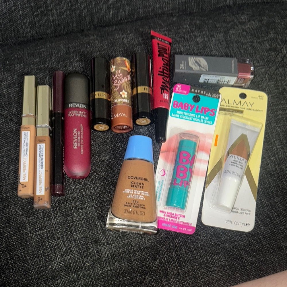 Random makeup bundle